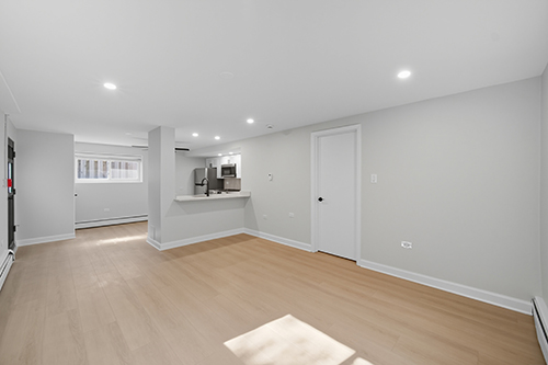 143 Ann Street, Clarendon Hills 60514 Apt. 1S