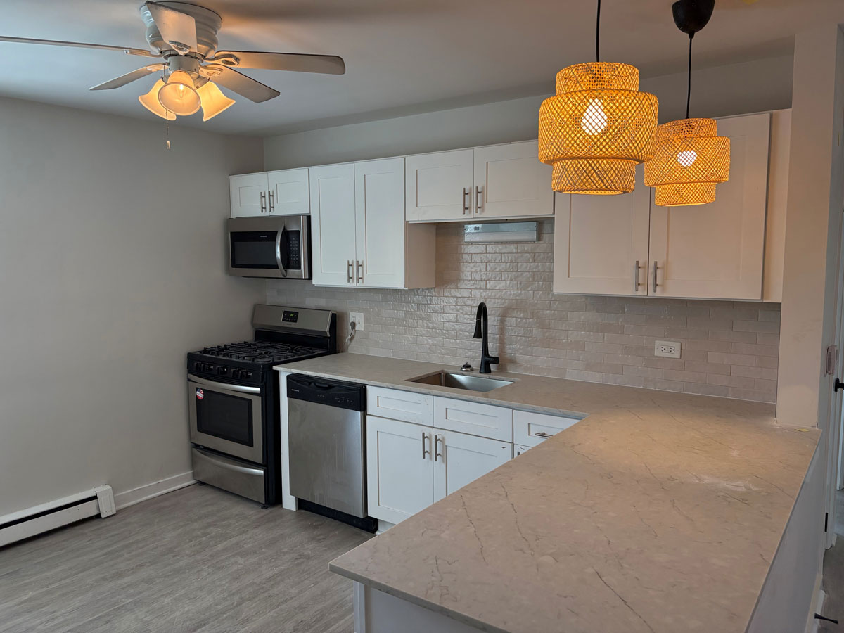 143 Ann Street, Clarendon Hills 60514 Apt. 3N