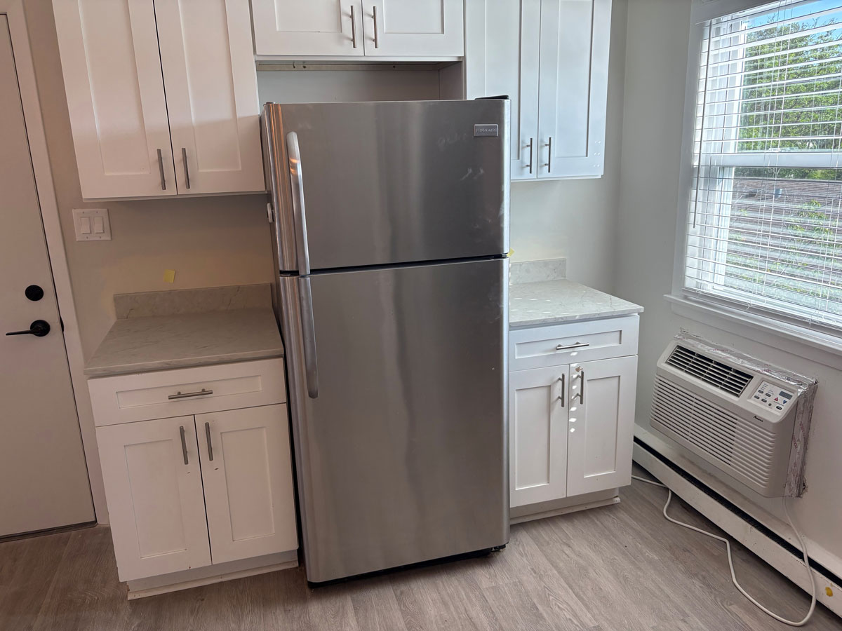 143 Ann Street, Clarendon Hills 60514 Apt. 3N